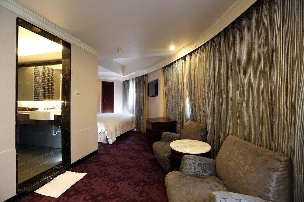 華麗大飯店ferrary Hotel Тайбэй Экстерьер фото